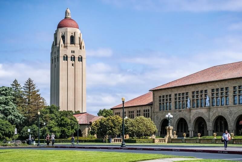 Đại học Stanford cung cấp cho sinh viên những dịch vụ tiện ích, giúp cho việc học của các em trở nên dễ dàng hơn